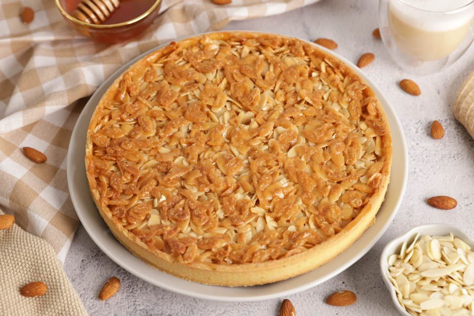Caramelized almond tart