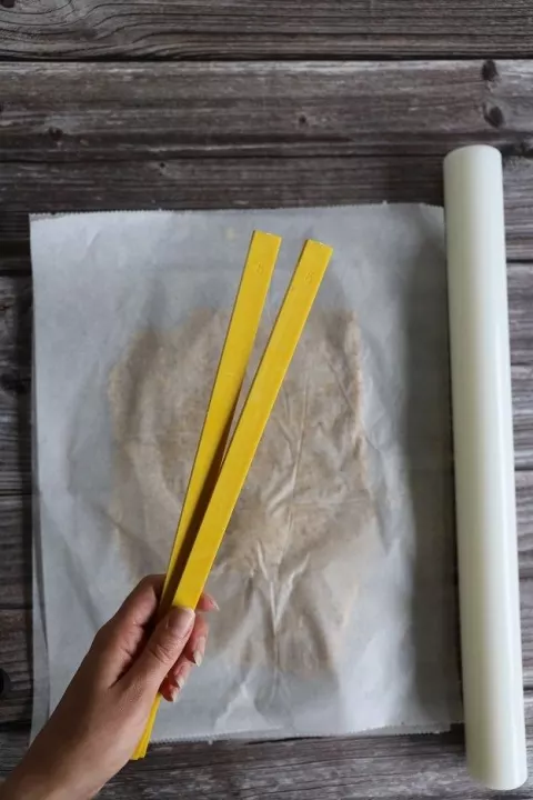 Rolling pin and rolling guides ready