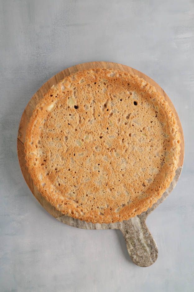 Golden baked shortcrust tart base on a wooden board for the upside down vermicelles tart