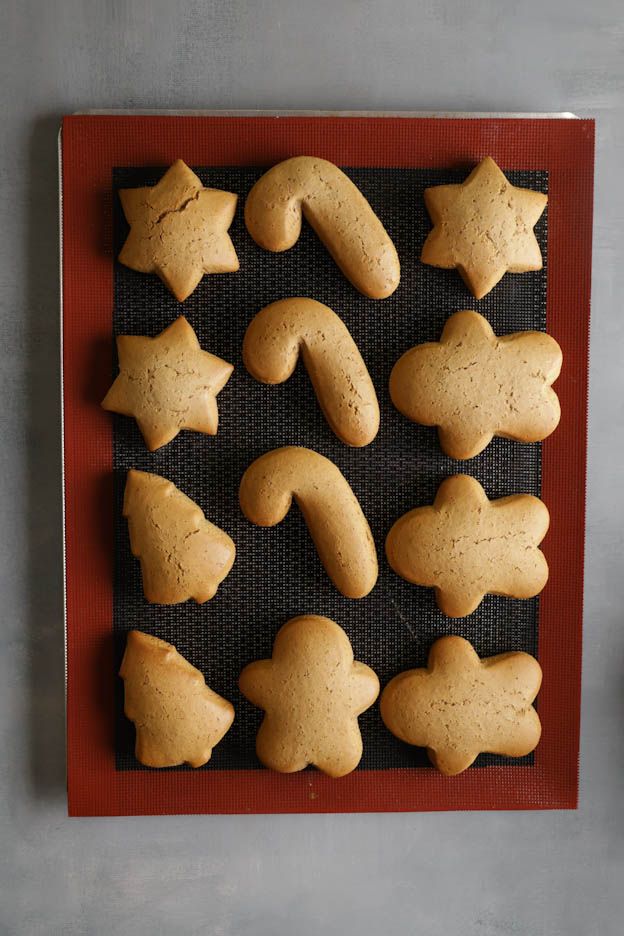 Baked Gingerbread on the Cake rack