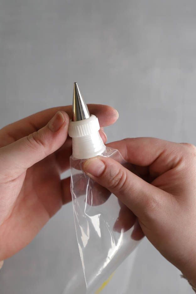 Round piping nozzle 1 mm with adapter