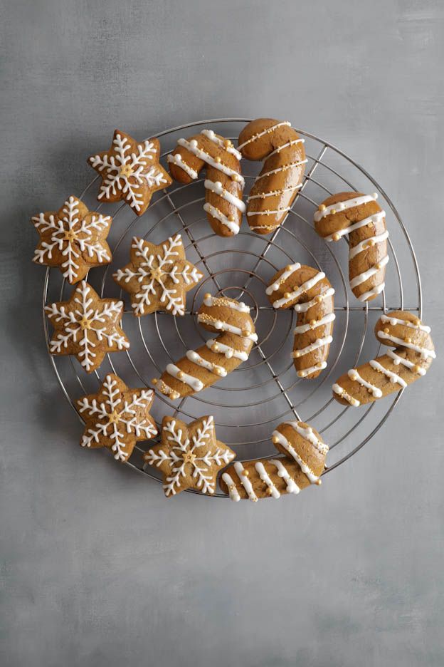 Gingerbread in a fir tree shape
