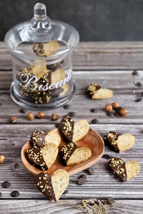 Hazelnut cookies side by side on the plate