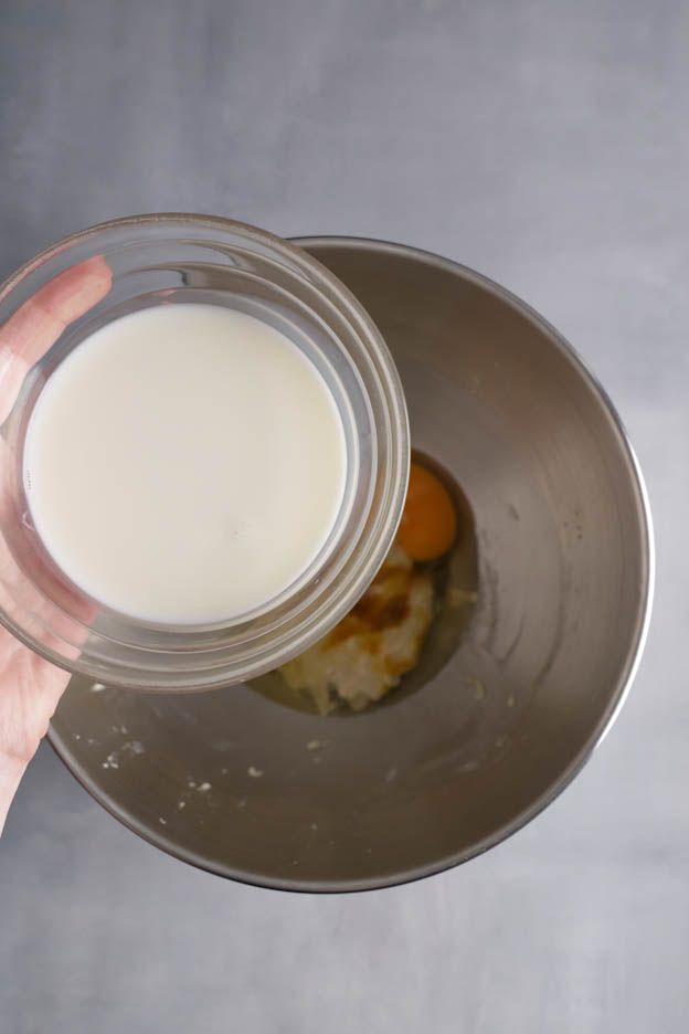 Le lait est ajouté