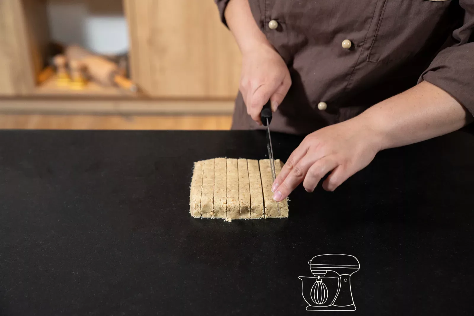 Couper les bandes de pâte en petits cubes