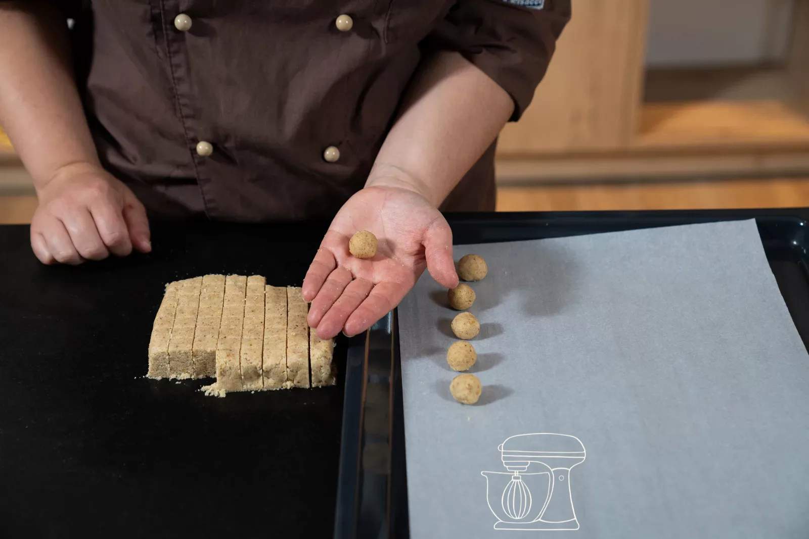 Poser la boule roulée sur le papier cuisson