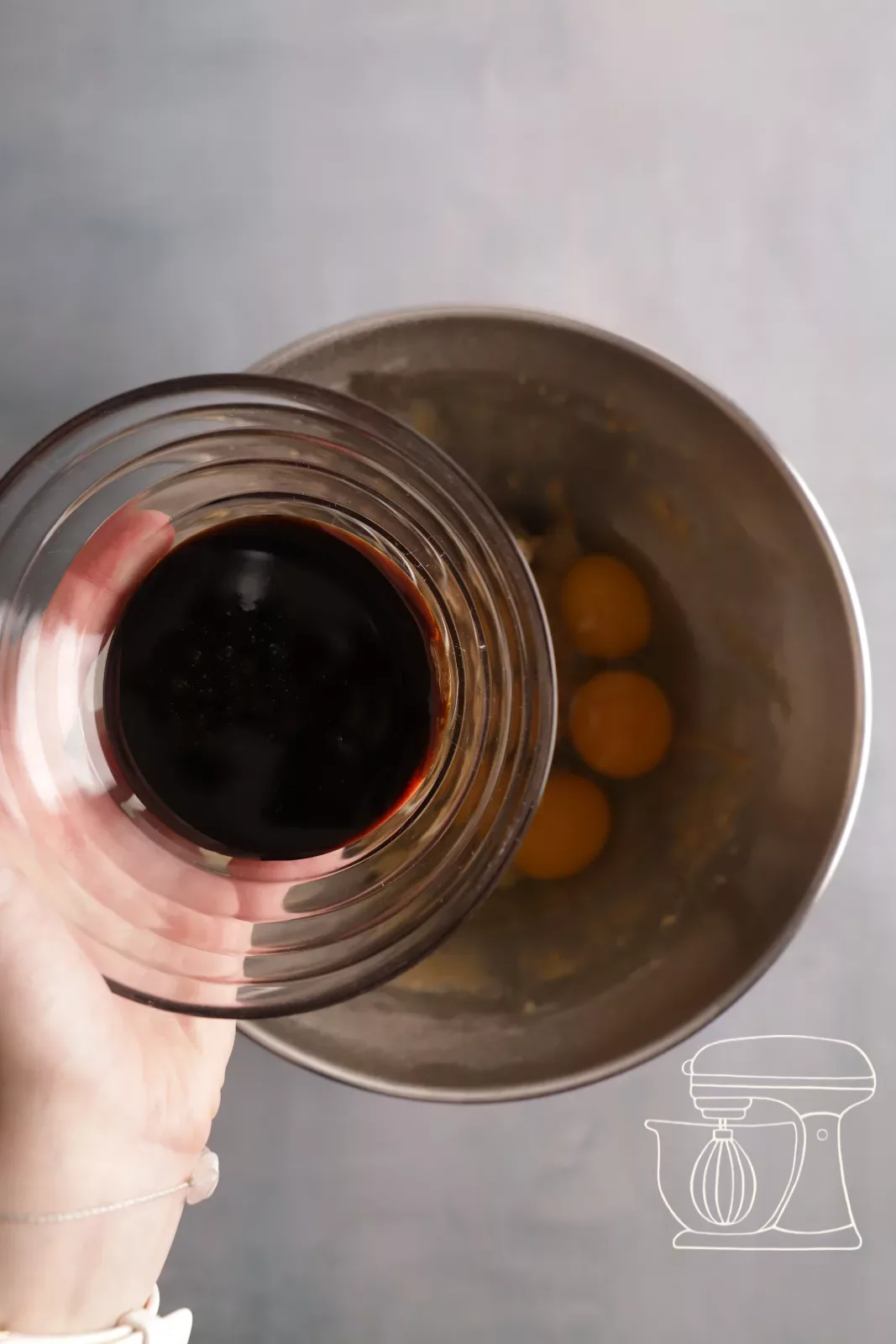 Il vin cuit viene versato nel composto