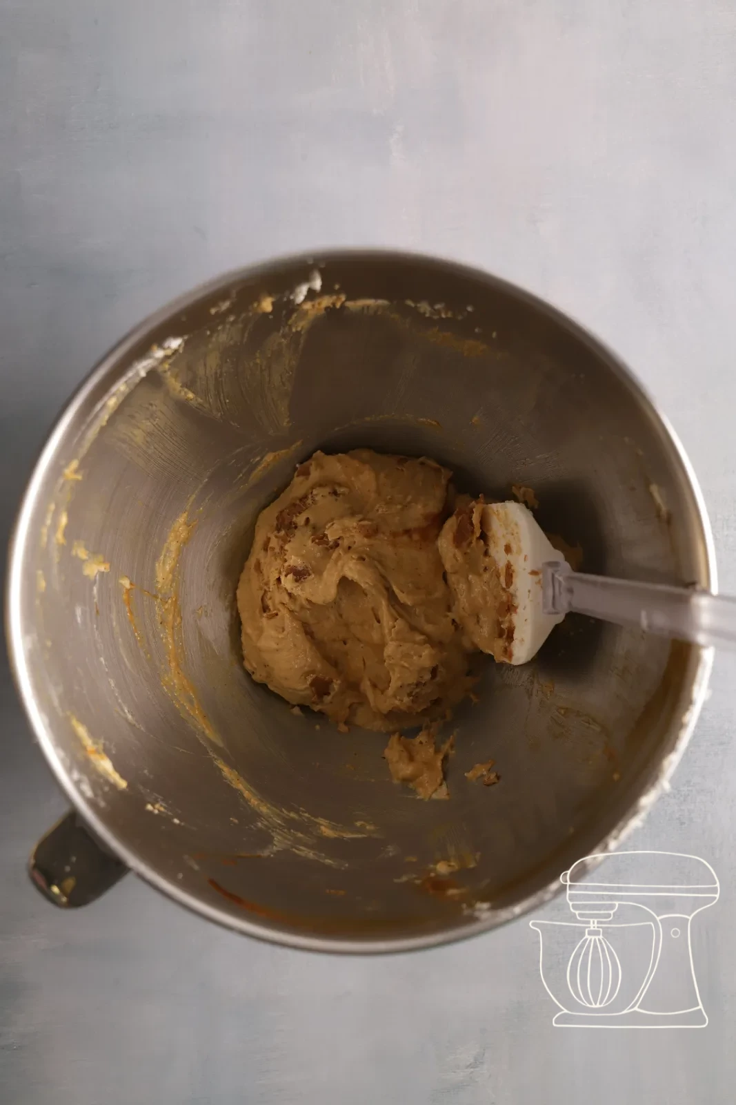 I bricelets vengono sbriciolati grossolanamente e incorporati