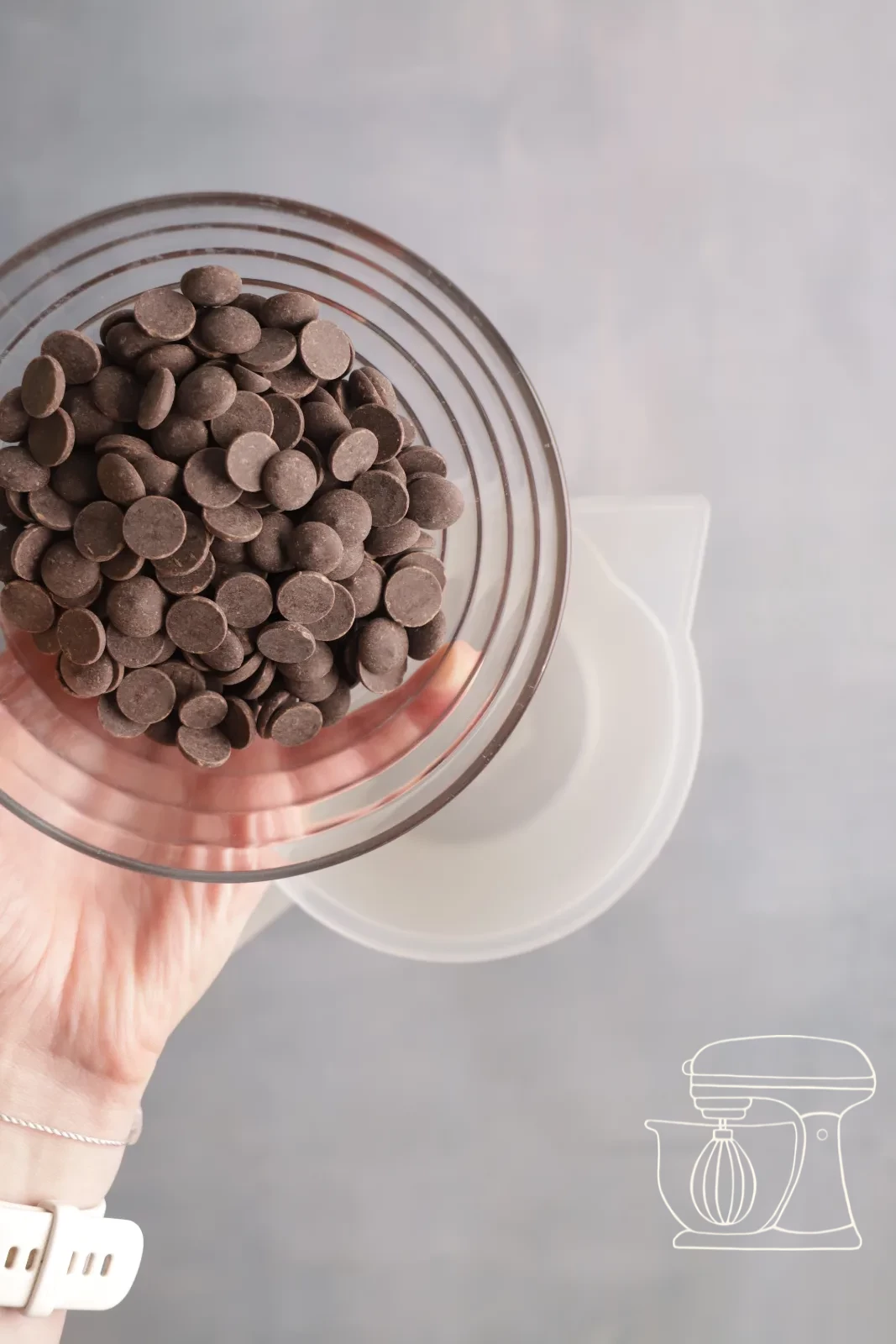 Cioccolato nero e gelatina nel misurino