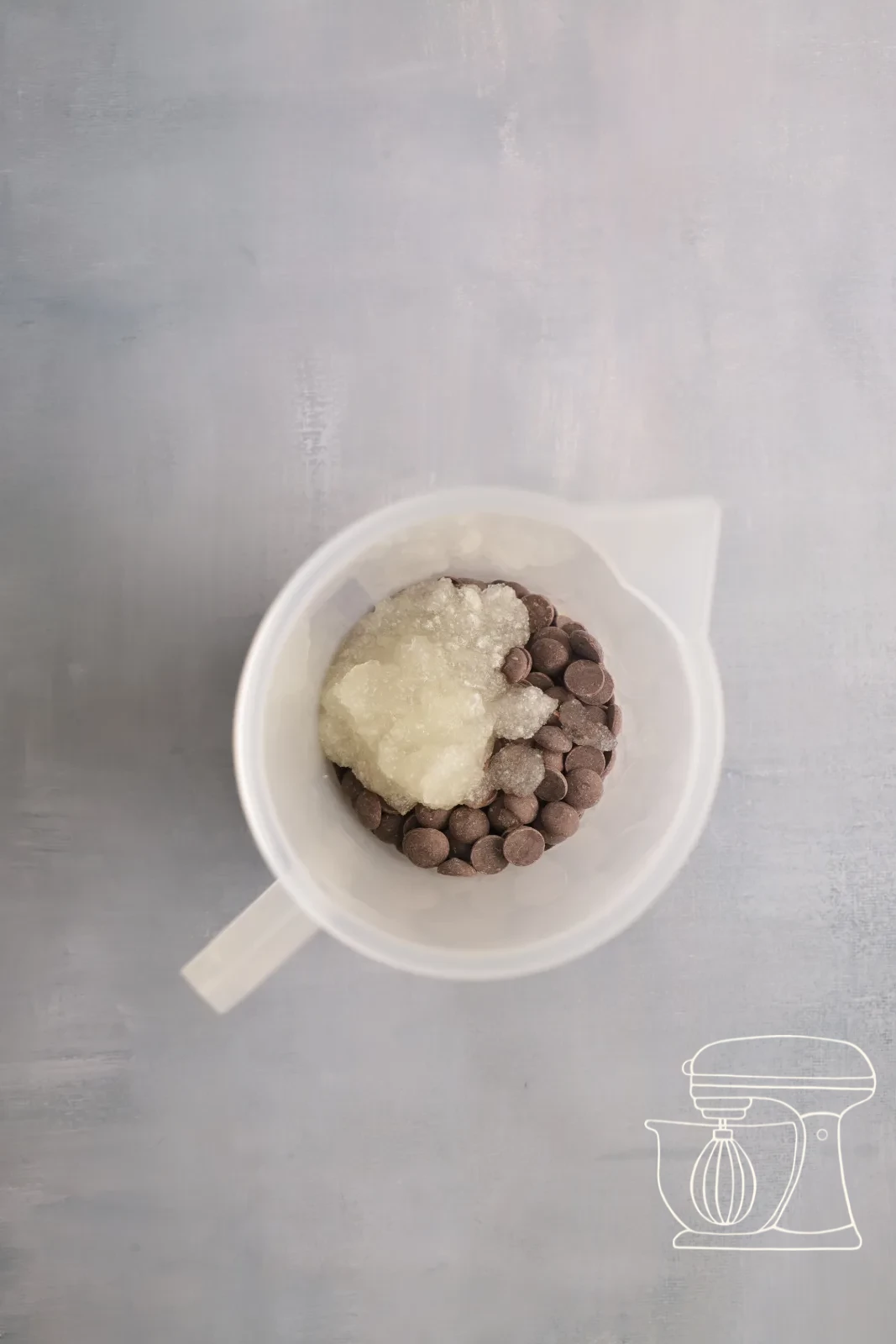 Cioccolato nero e gelatina nel misurino