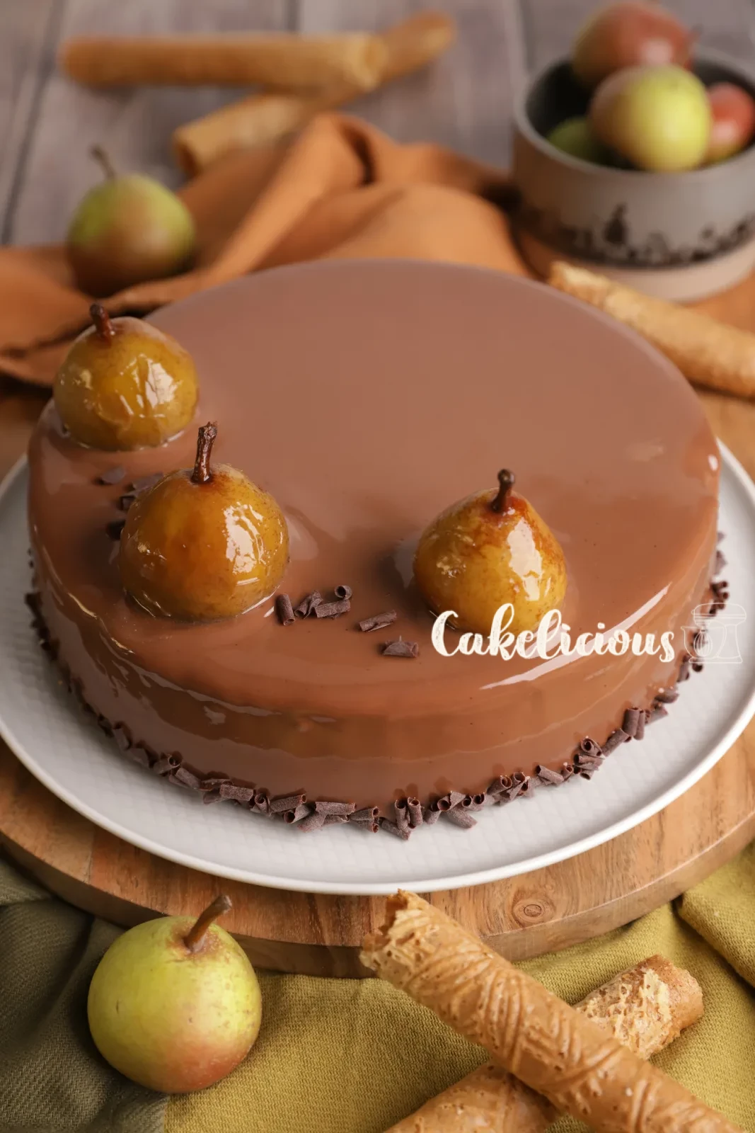 Entremet di pere Büscheli con glassa a specchio e pere allo sciroppo