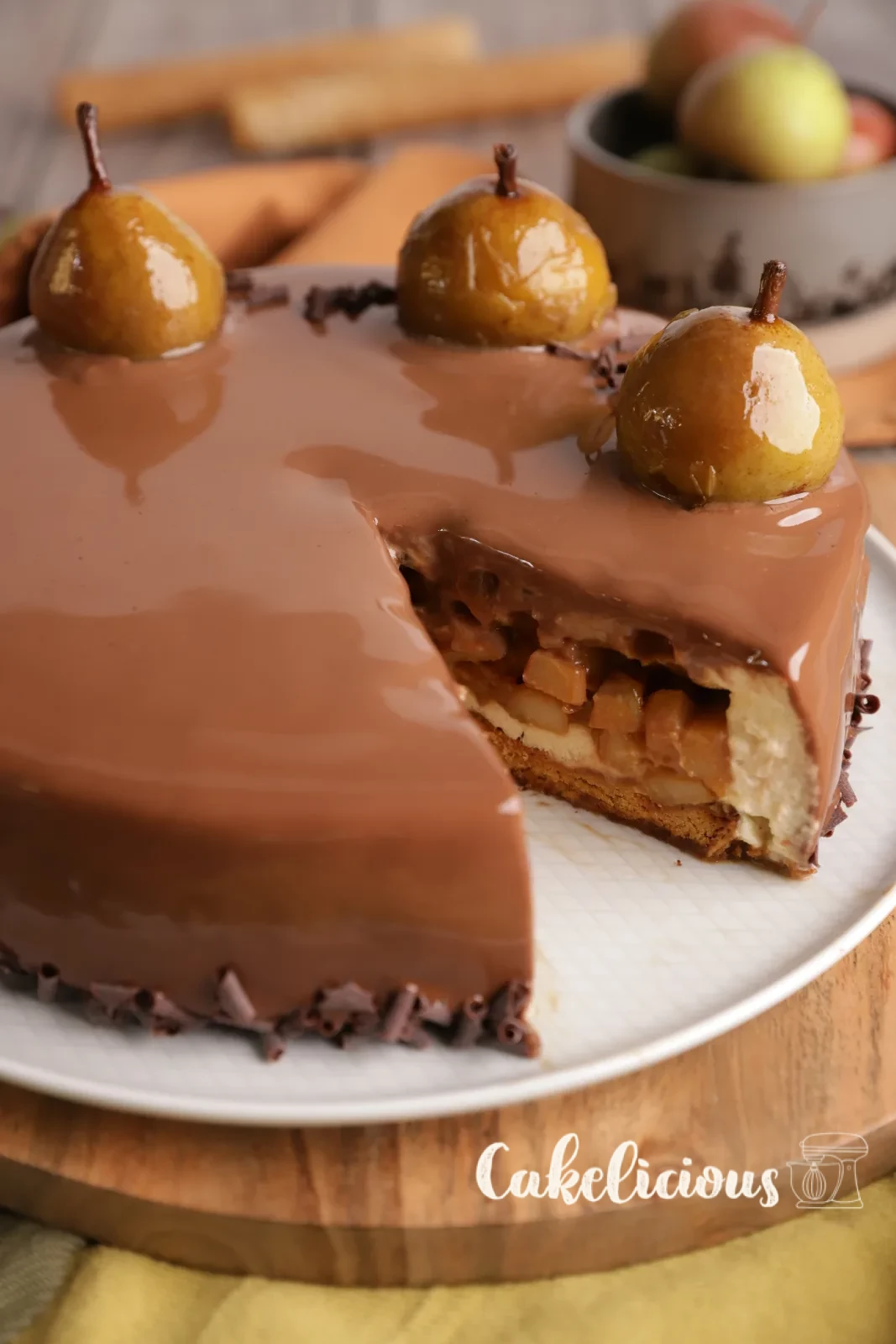 Entremet di pere Büscheli con glassa a specchio e pere in Sciroppo