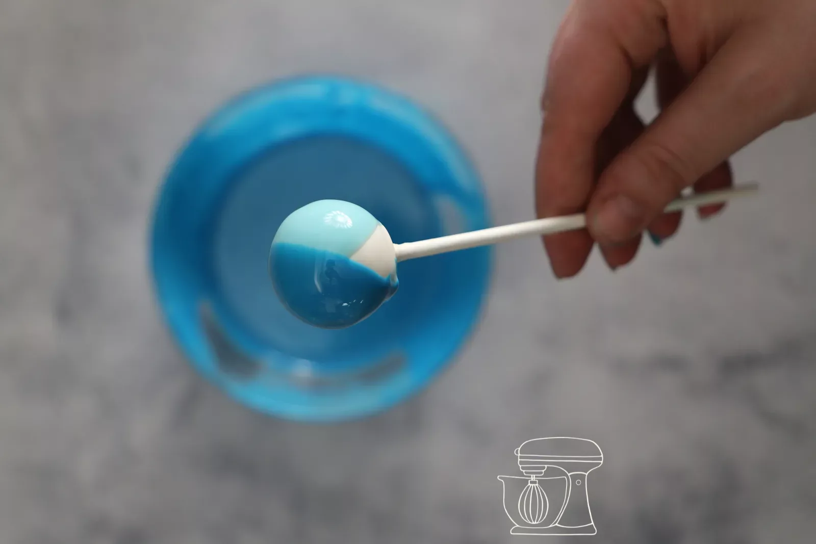 Zweifarbig glasierter Cake Pop