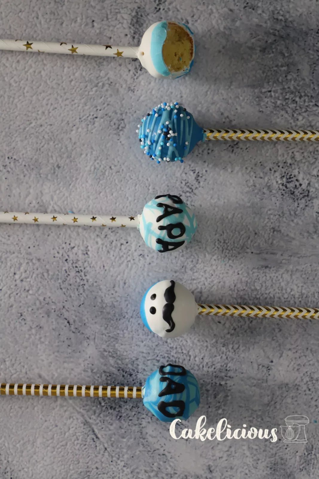 Verzierte Cake Pops in einer Reihe, einer aufgeschnitten mit luftigem Inneren