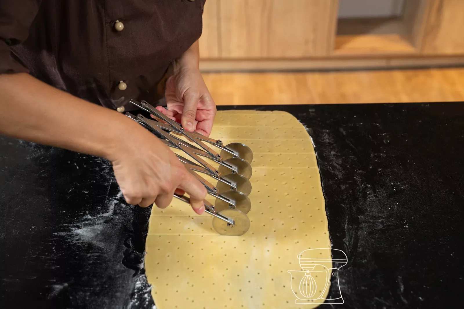 Shortcrust pastry is cut into equally wide strips with a multi-wheel dough divider