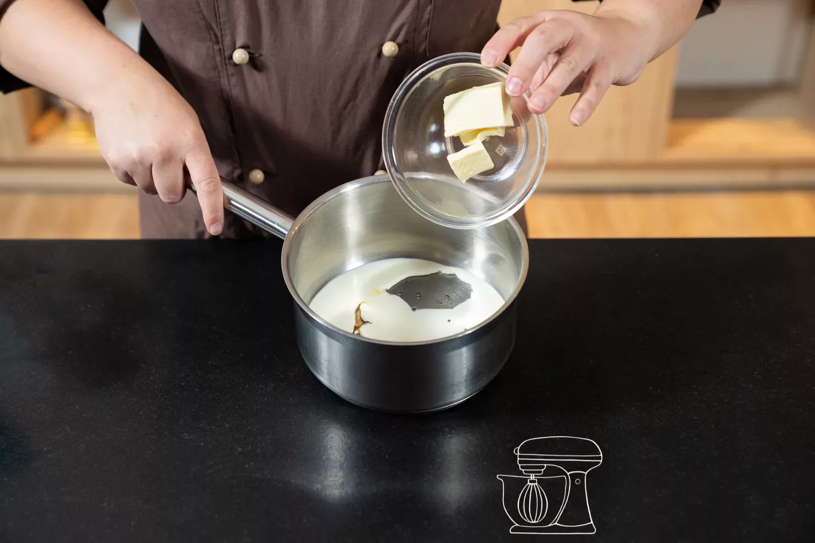 Ajouter le beurre dans la casserole avec la crème
