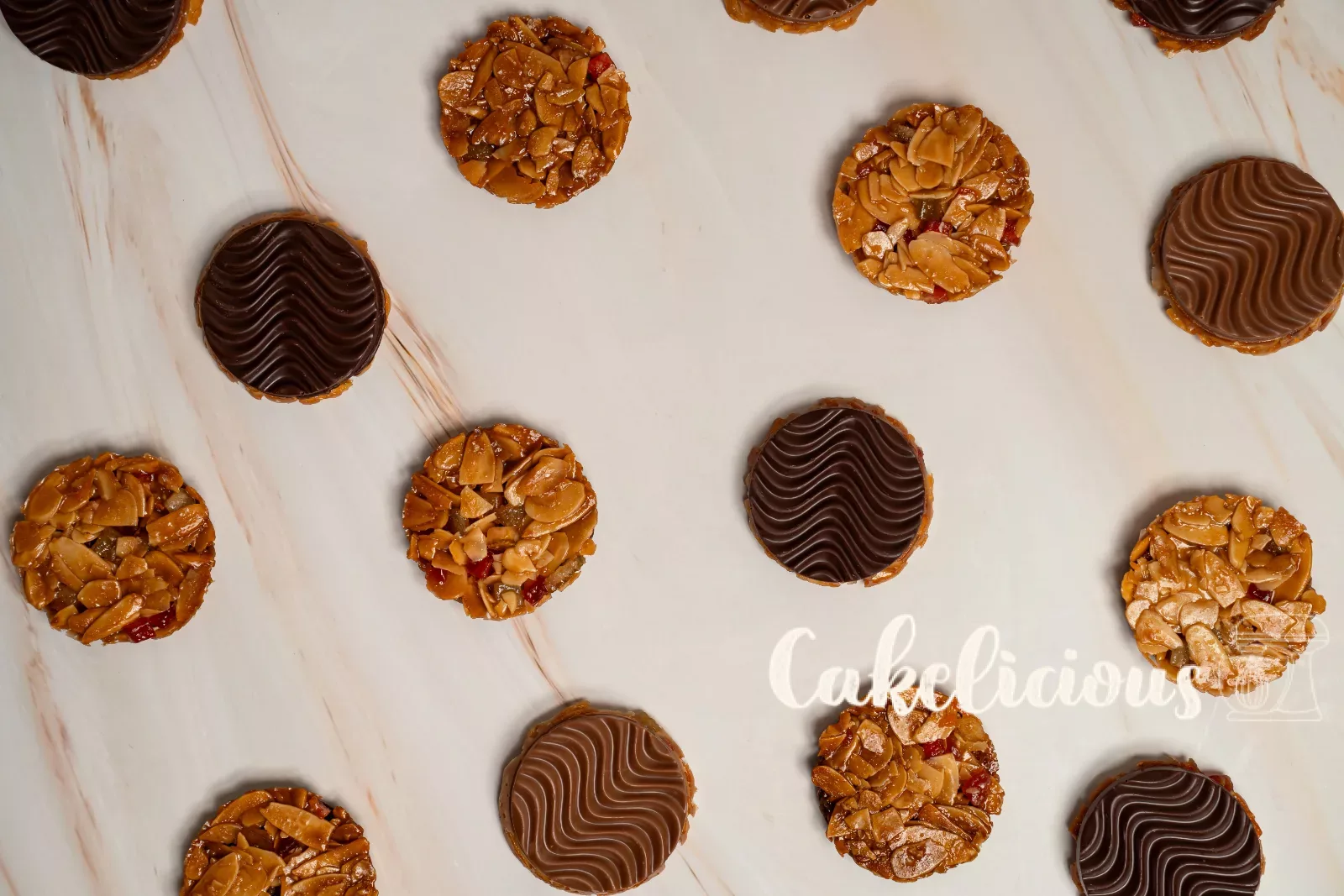 Florentins vus du dessus, côté amande et côté chocolat