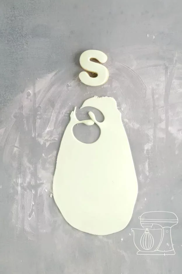 Fondant auf das Guetzli kleben