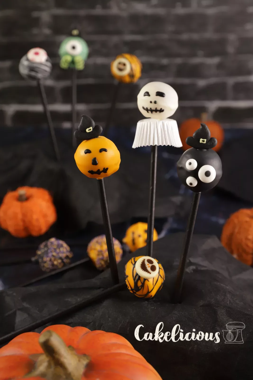 Halloween cake pops as ghosts, pumpkins and monsters on a Styrofoam stand