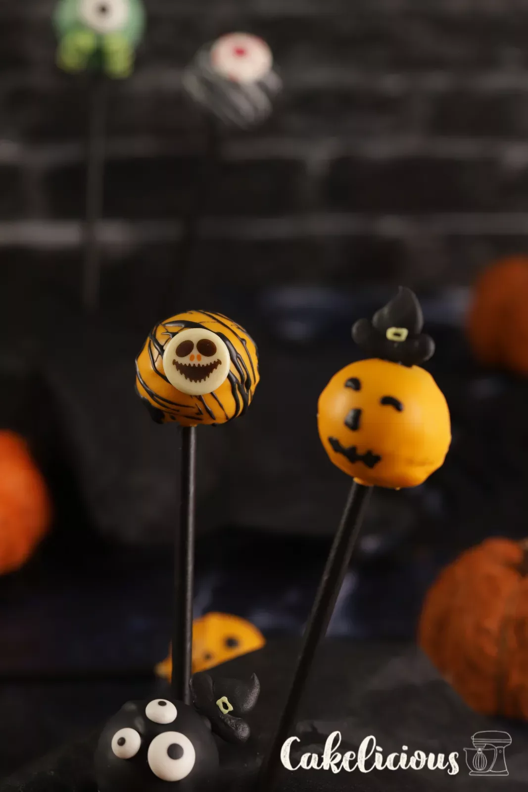 Halloween cake pops as ghosts, pumpkins and monsters on a Styrofoam stand