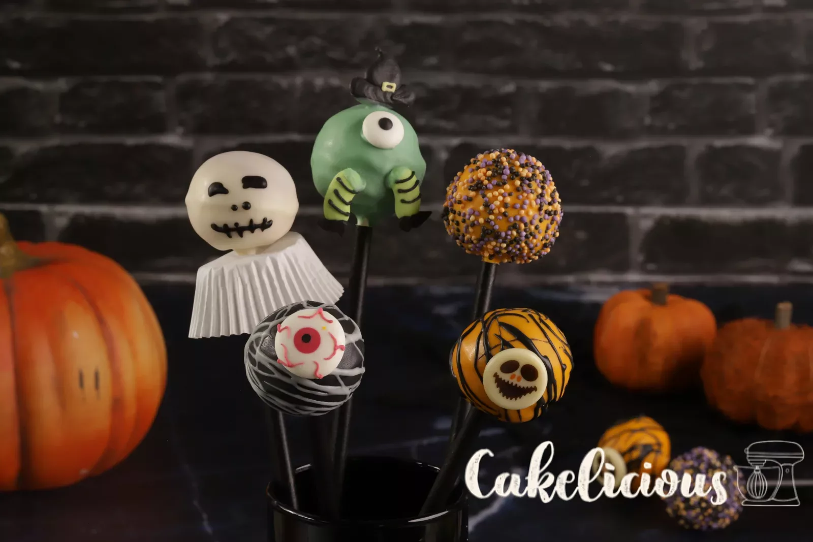 Halloween cake pops as ghosts, pumpkins and monsters on a Styrofoam stand