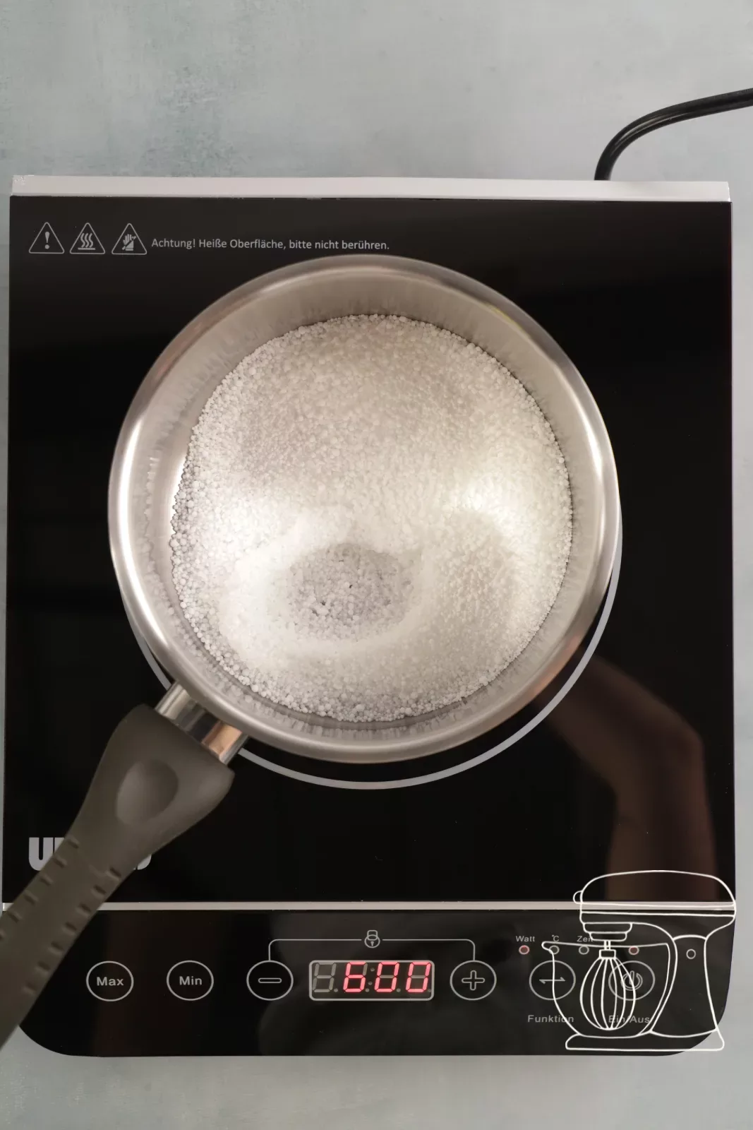 Isomalt wird bei mittlerer Hitze geschmolzen