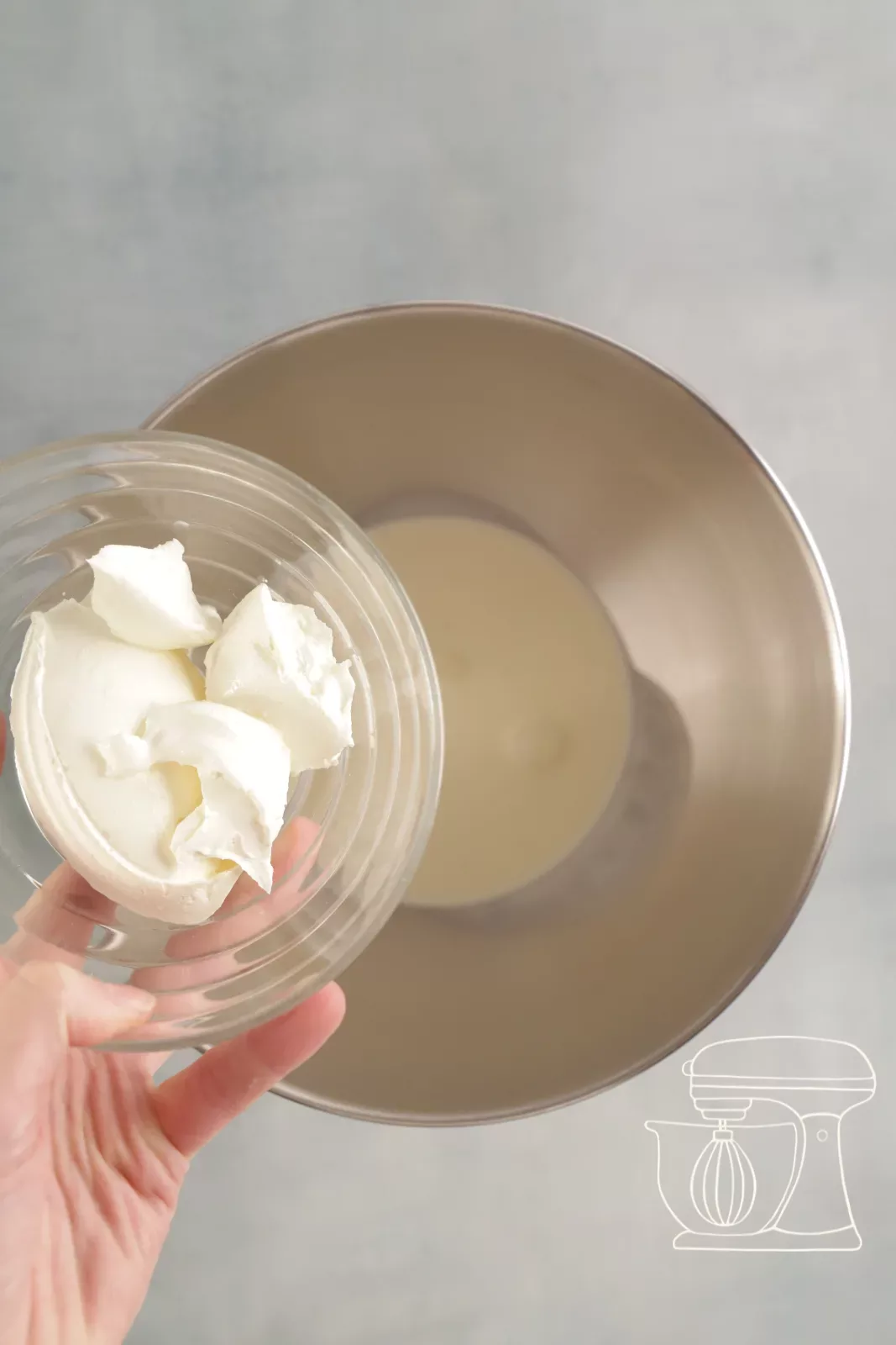 Vollrahm und Mascarpone in der Rührschüssel