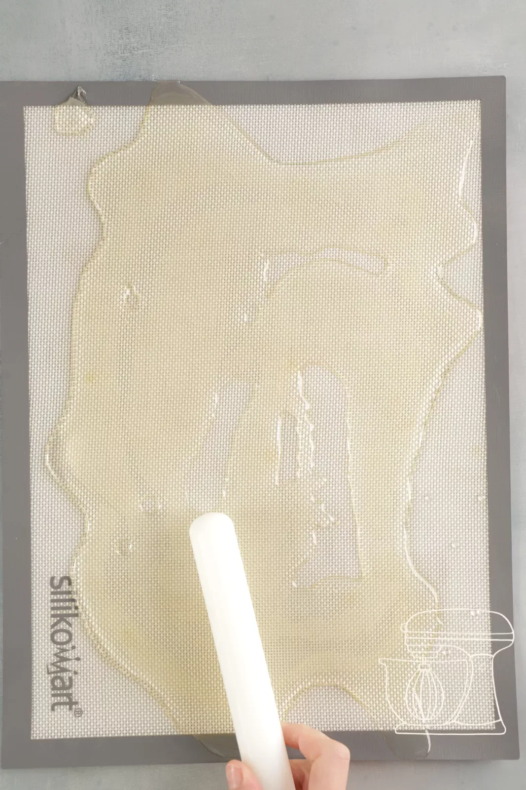 Ausgekühlte Isomalt-Platte auf der Silikonmatte