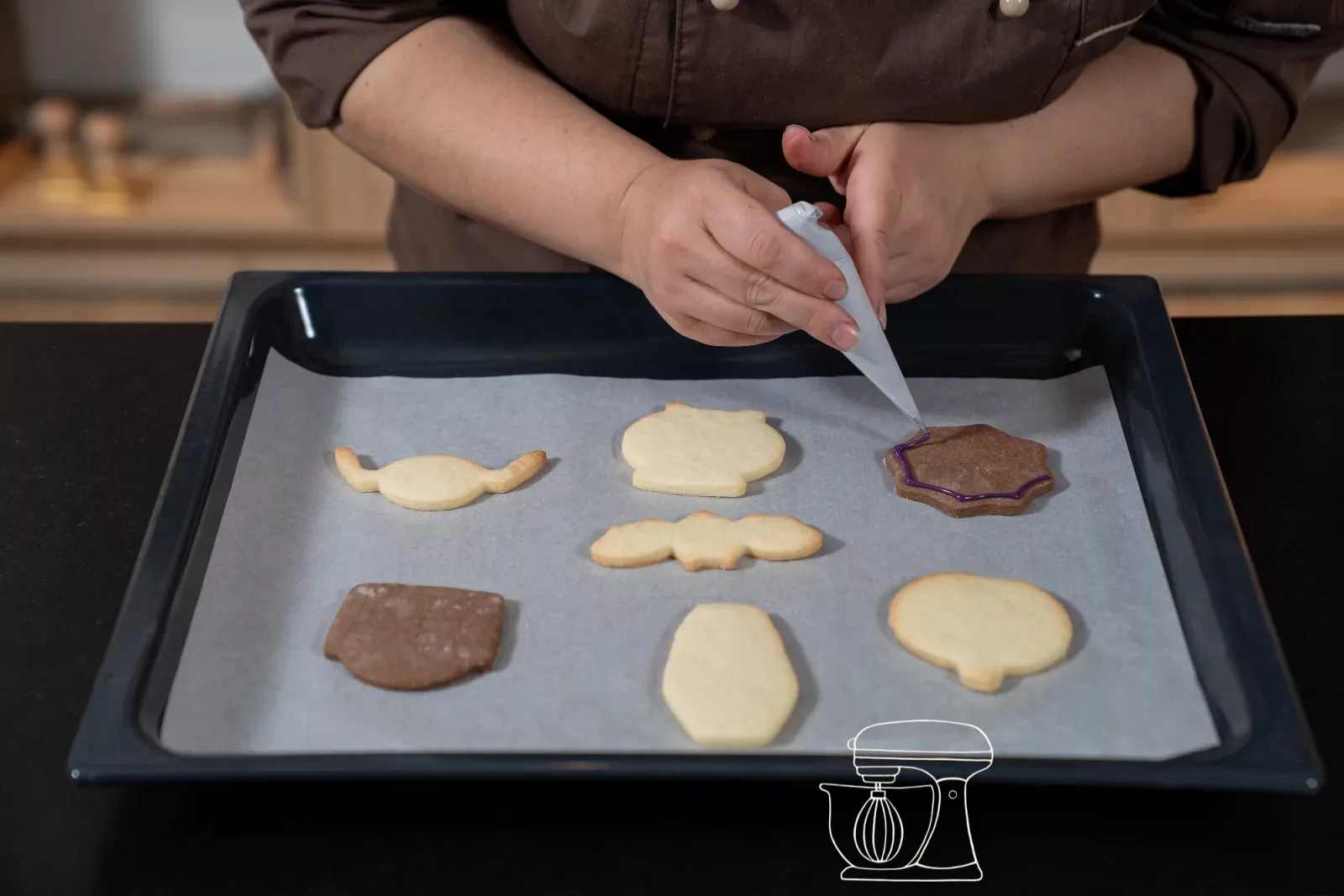 Konturen mit Royal Icing ziehen
