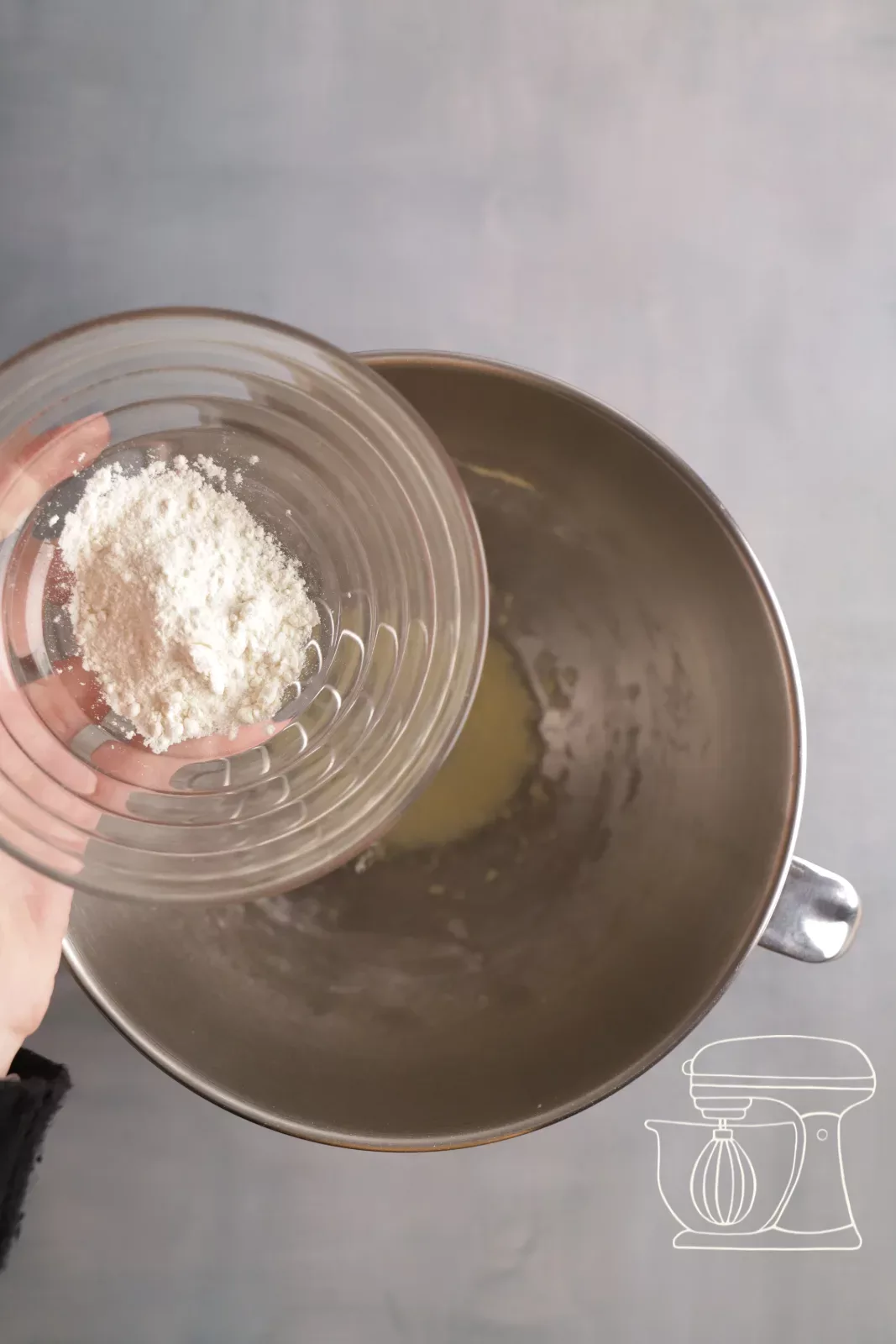 Butter and icing sugar form a kind of crumble