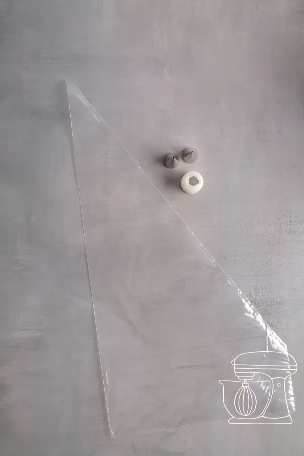 Adapter is placed into a small piping bag
