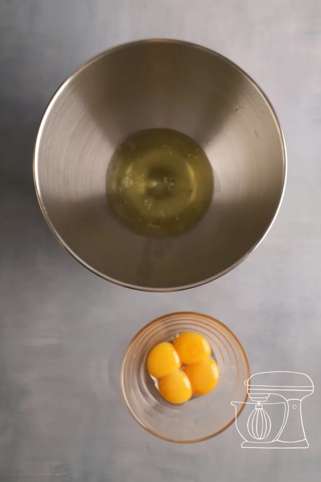 Egg yolk and egg white in two bowls