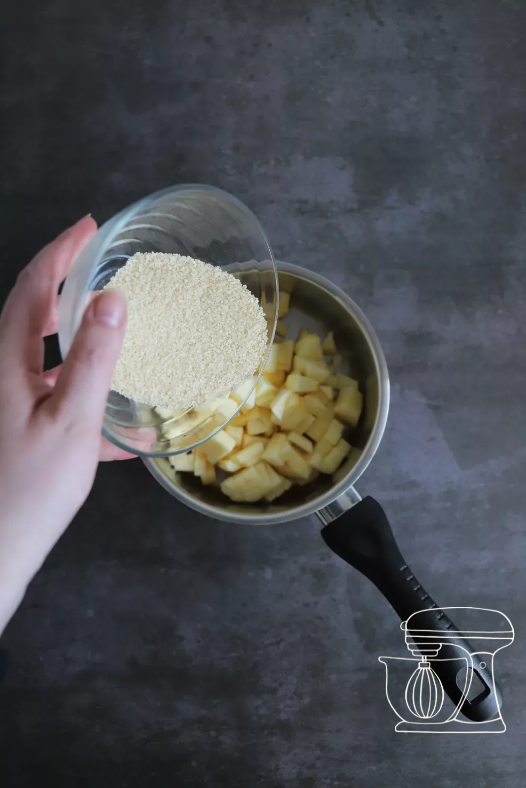 Apples and brown sugar in the pot