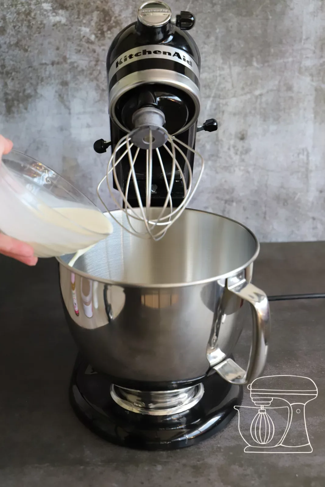 Full cream in the Mixing bowl