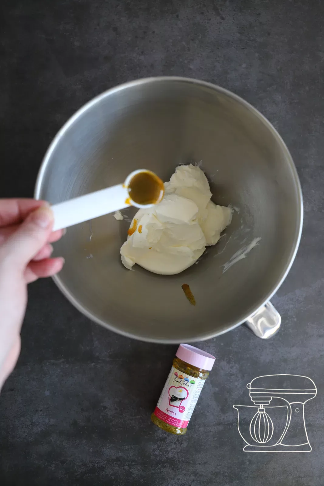 Cream cheese and sieved icing sugar in the Mixing bowl
