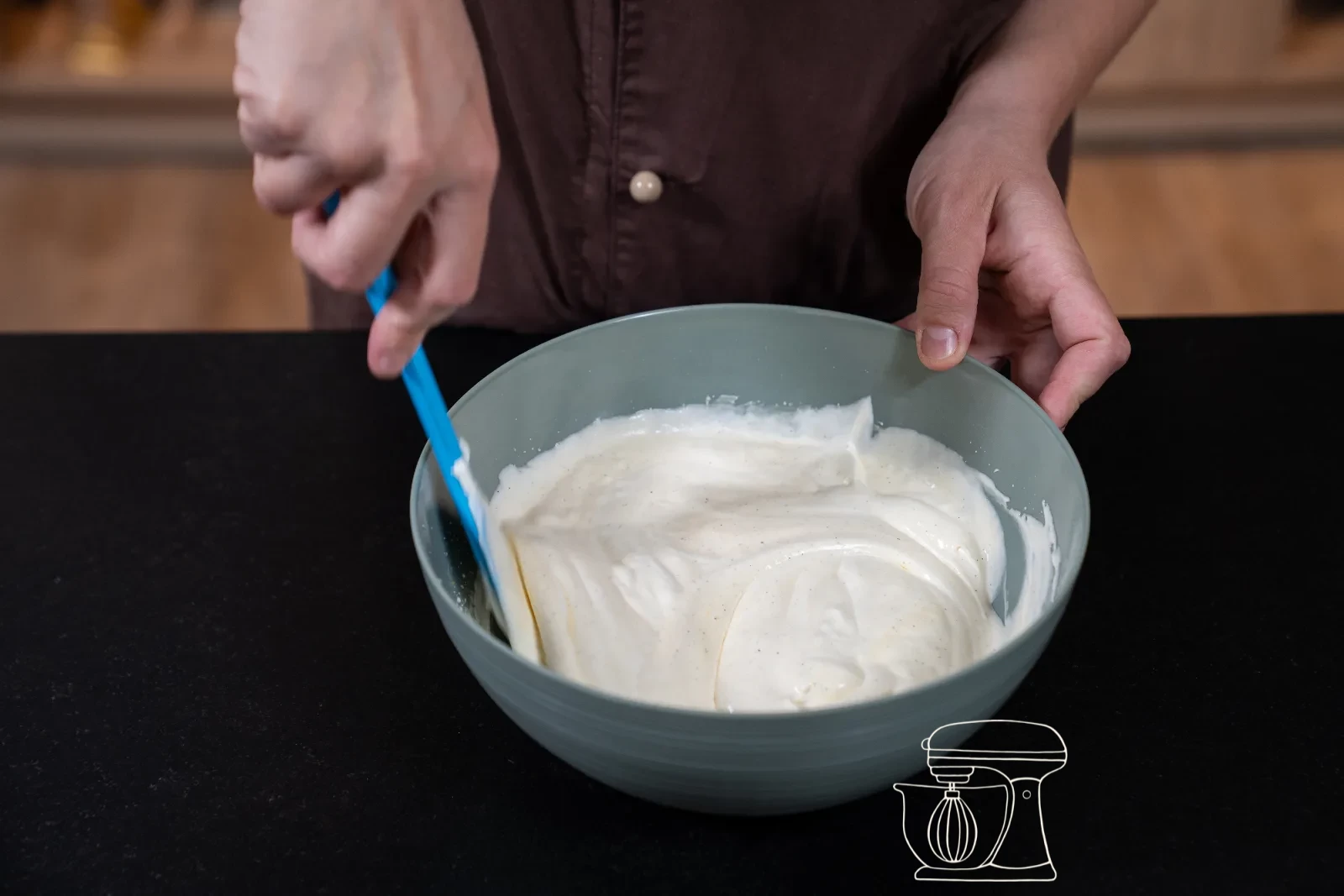 Airy parfait mixture after folding in the cream