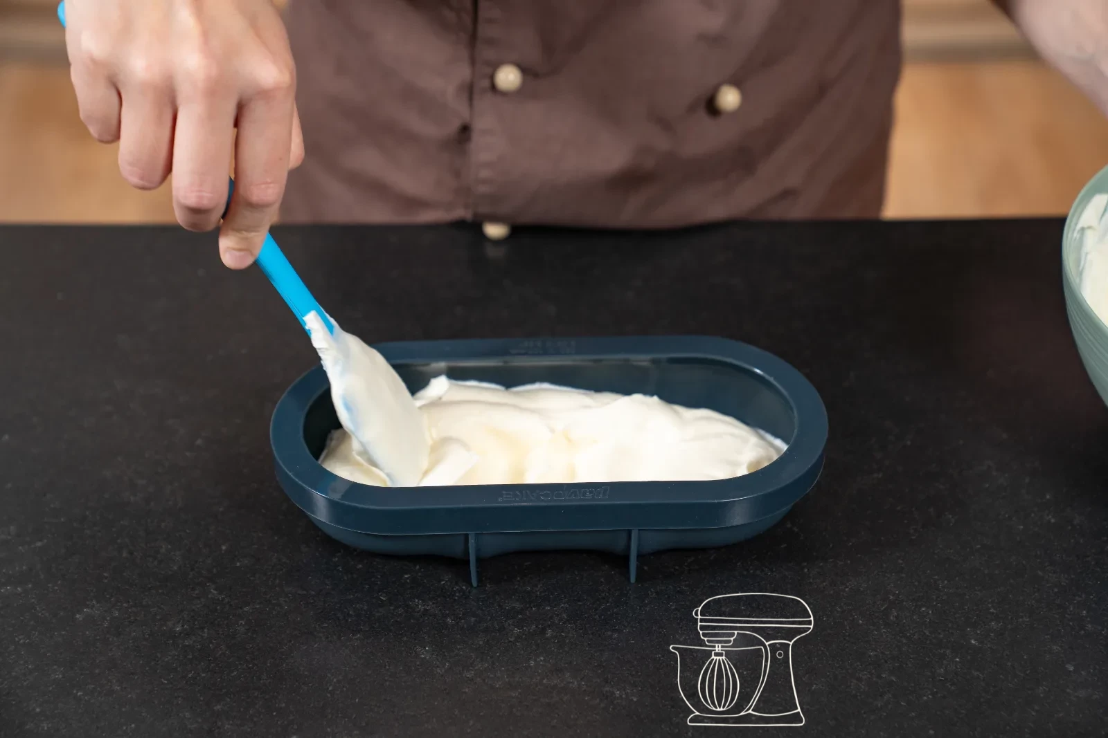 Pour in the pale layer and prepare the blueberry layer