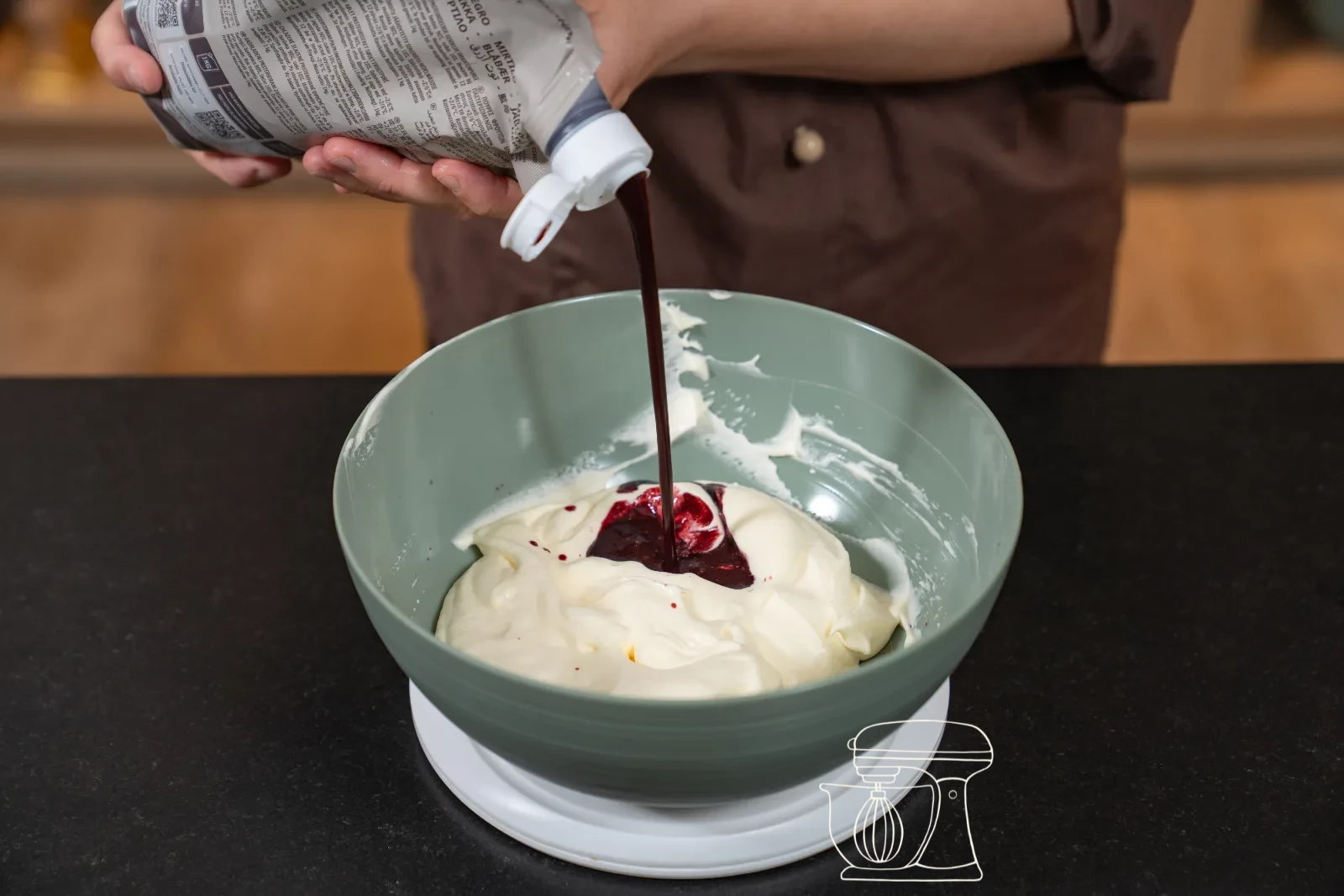 Pour in the pale layer and prepare the blueberry layer