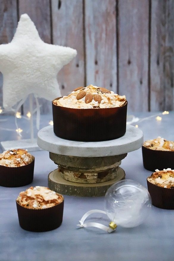 Finished Panettone in various sizes with almond crumble and pearl sugar