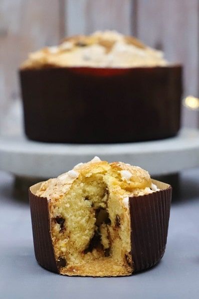 Finished Panettone in various sizes with almond crumble and pearl sugar