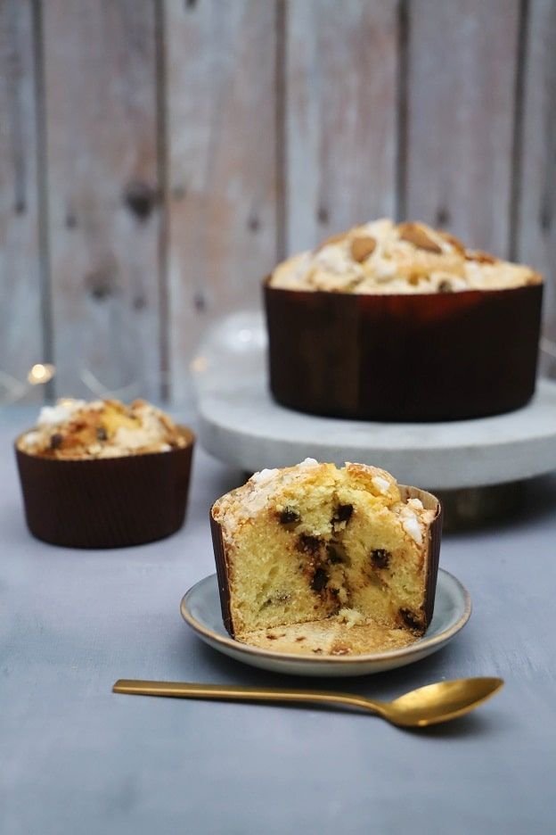 Finished Panettone in various sizes with almond crumble and pearl sugar