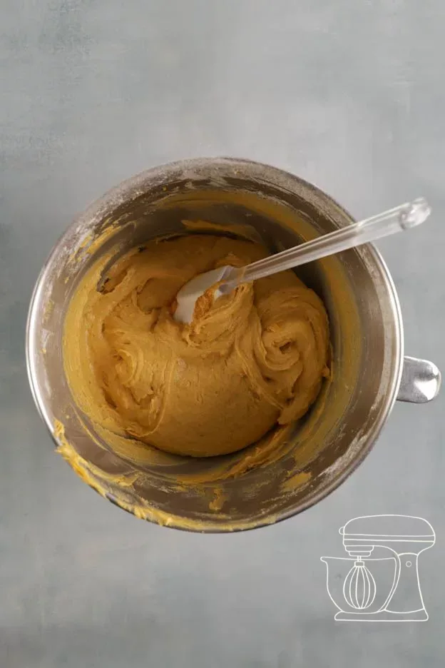 Smooth, airy pumpkin brownies batter
