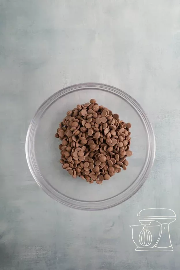 Milchschokolade in einer Glasschüssel