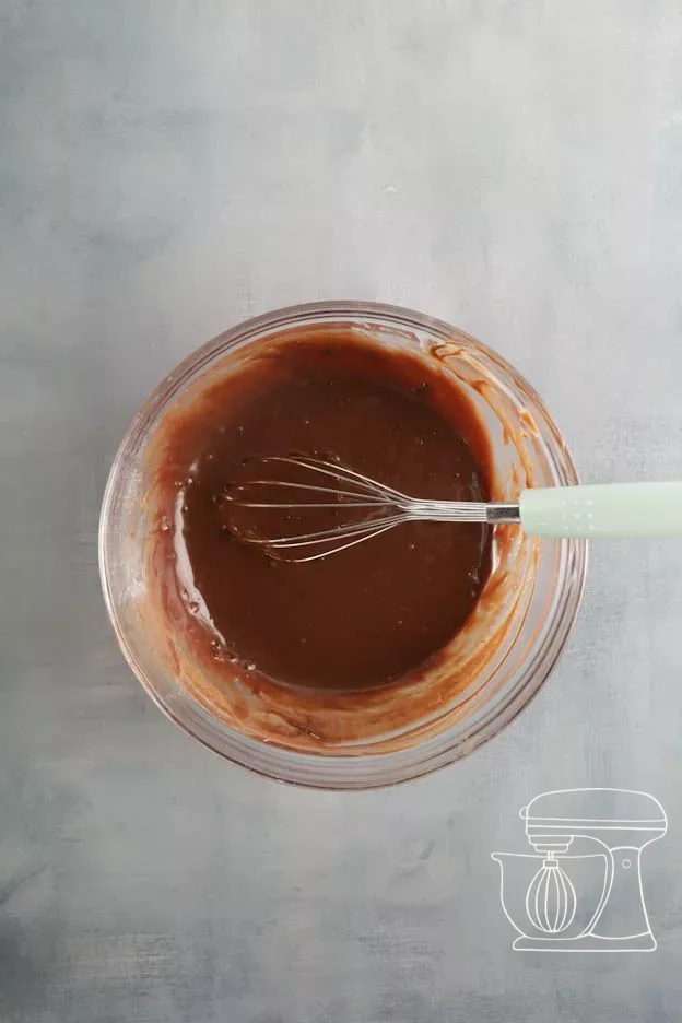 Glatte, glänzende Ganache