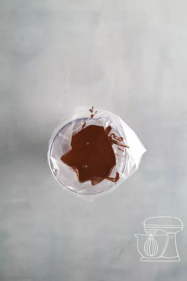 Chocolat tempéré dans la poche à douille