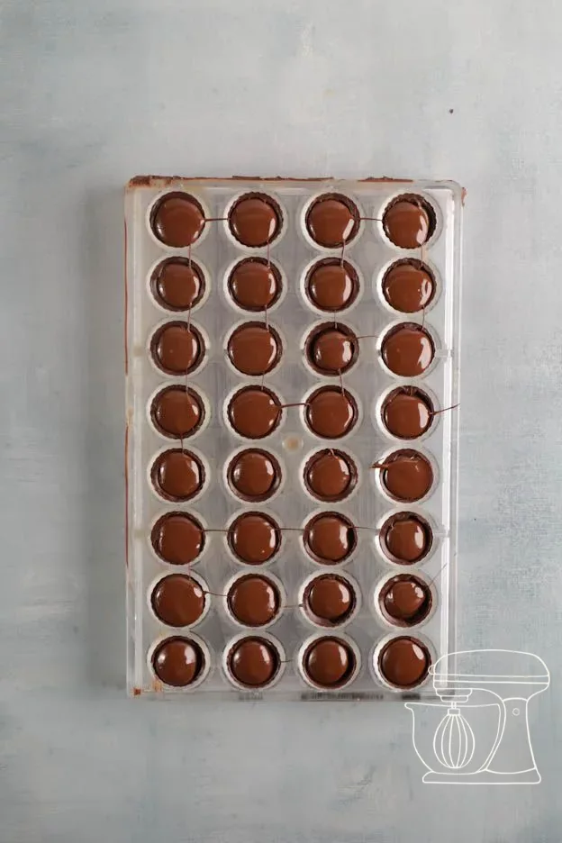 Pralines fermées dans le moule