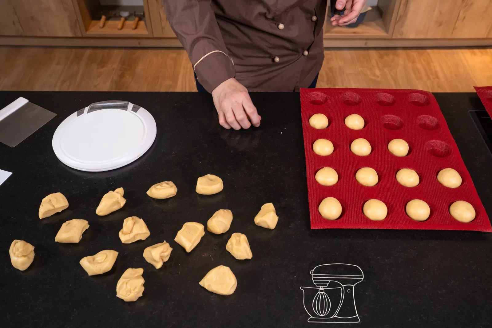 Mini salmon rolls – Brioche with horseradish cream and smoked salmon – Place the balls in the mat & final proof