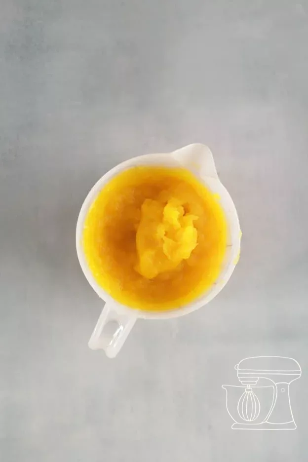 Thick pumpkin purée in the Bowl
