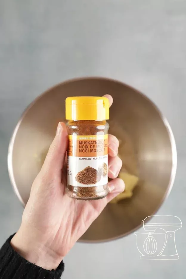 Ground Nutmeg for the pumpkin cake