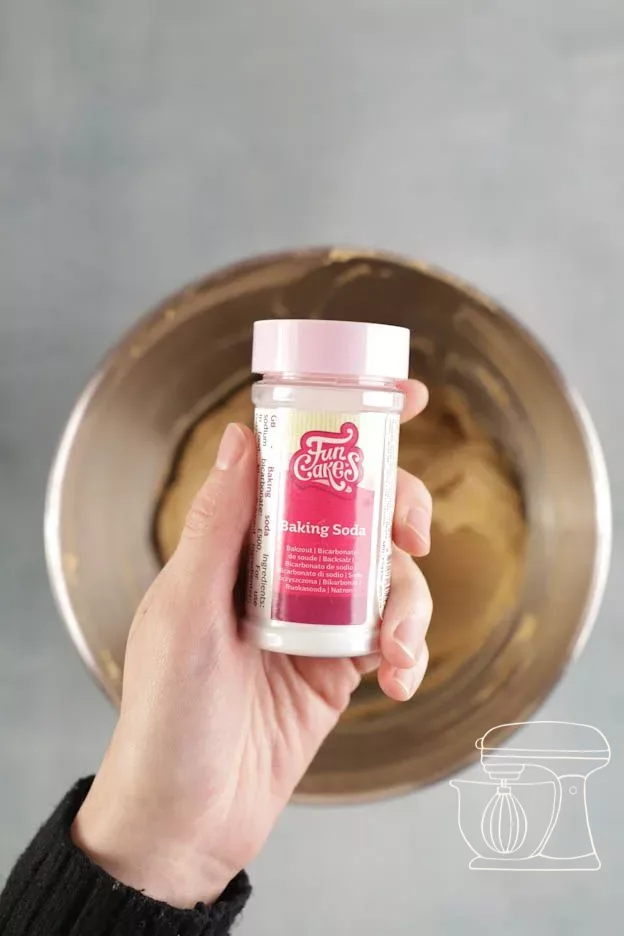 Baking soda being added with the Measuring spoon